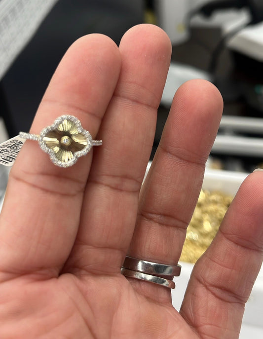 Gold Clover Ring